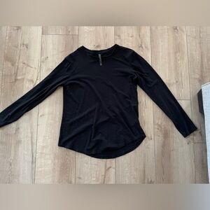 Silver jeans brand Classic Black Long Sleeve Top